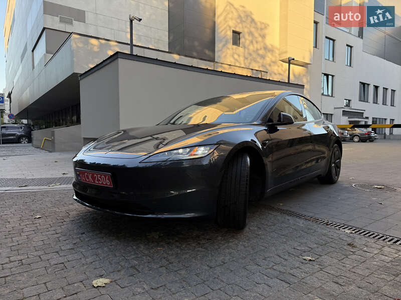 Седан Tesla Model 3 2024 в Львові