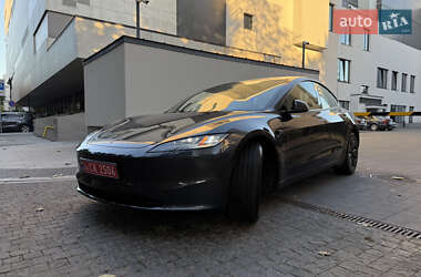 Седан Tesla Model 3 2024 в 