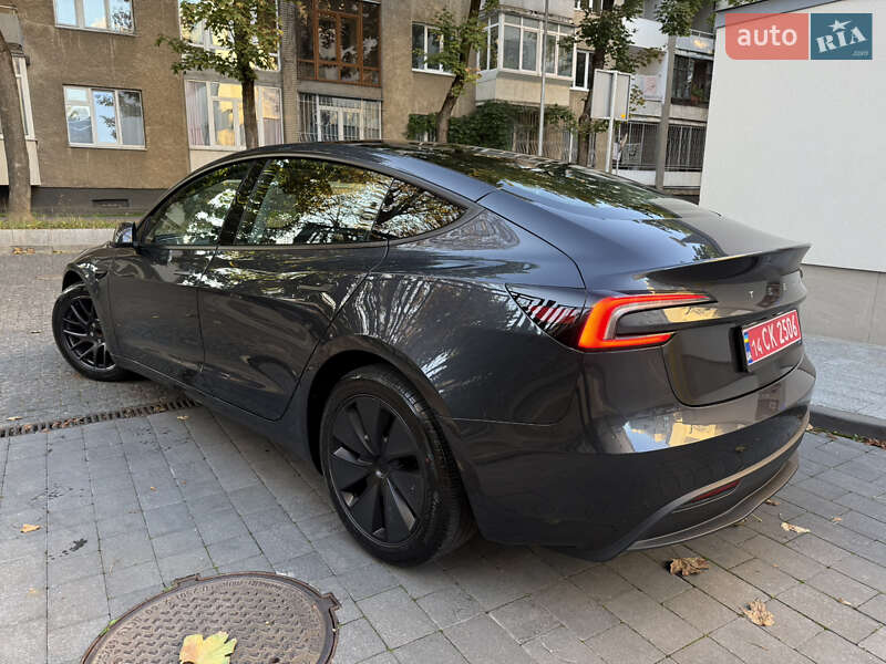 Седан Tesla Model 3 2024 в Львові