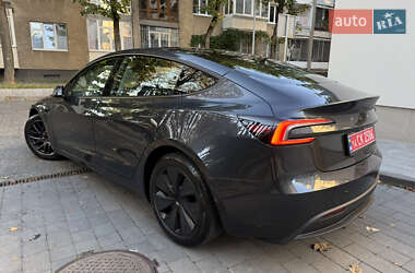 Седан Tesla Model 3 2024 в 