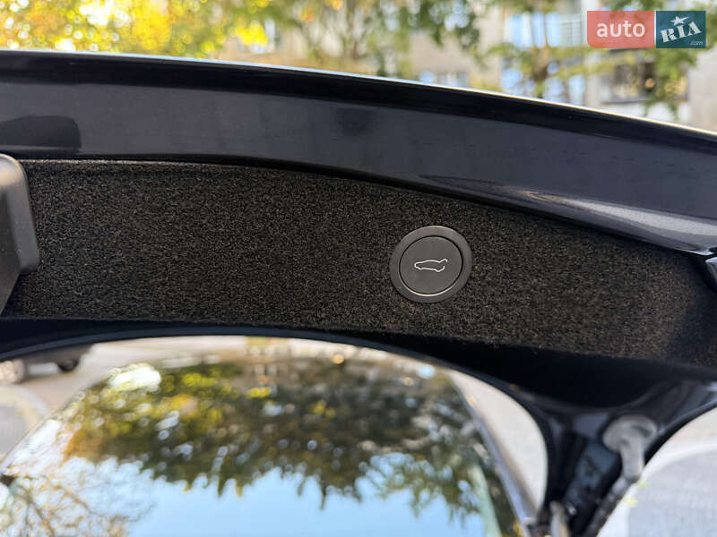 Седан Tesla Model 3 2024 в Львові