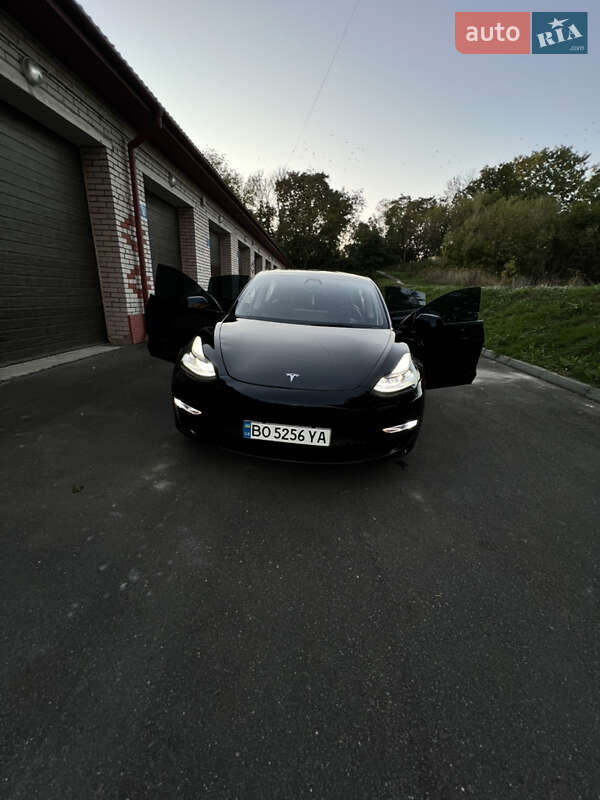 Седан Tesla Model 3 2022 в Тернополі