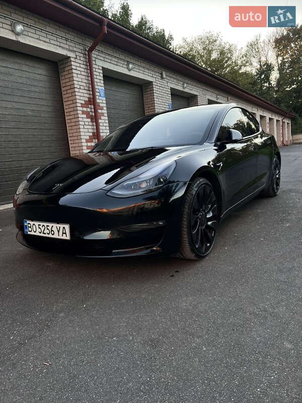 Седан Tesla Model 3 2022 в Тернополі