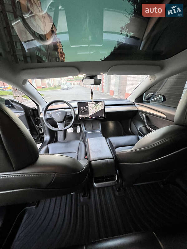 Седан Tesla Model 3 2022 в Тернополі