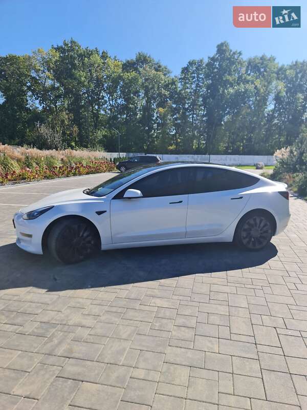 Седан Tesla Model 3 2023 в Луцьку