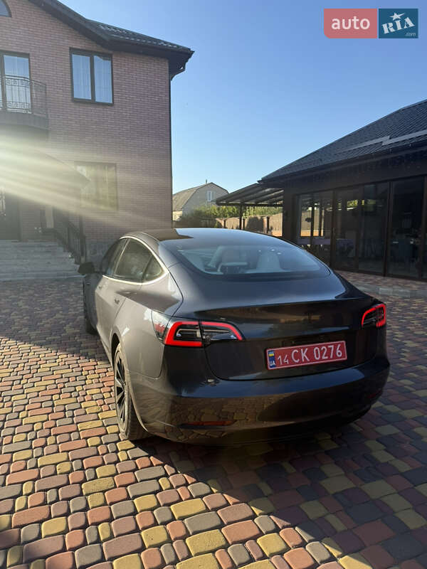 Седан Tesla Model 3 2021 в Дніпрі