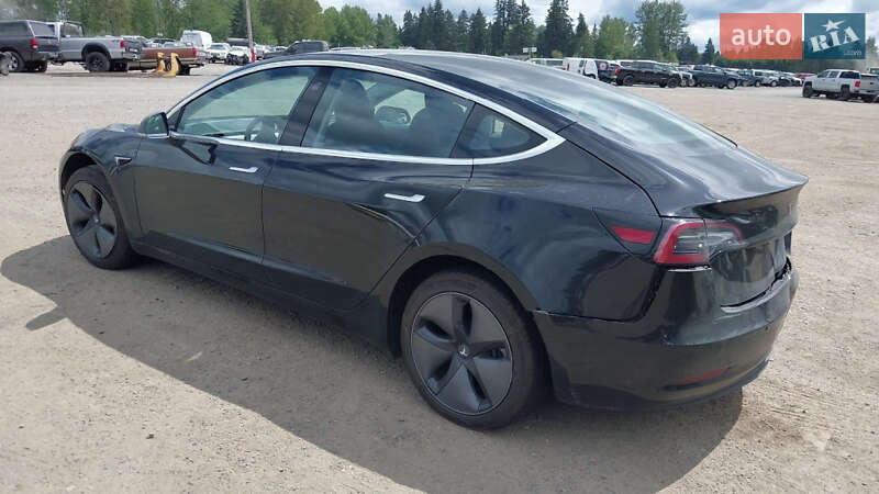 Седан Tesla Model 3 2018 в Львові