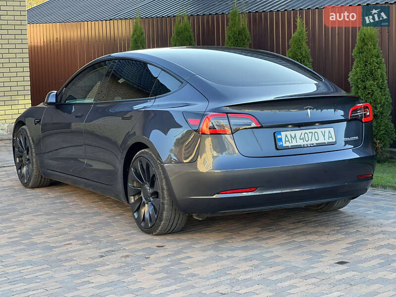 Седан Tesla Model 3 2021 в Житомире