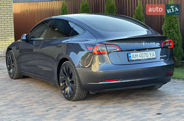 Седан Tesla Model 3 2021 в 