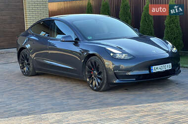 Седан Tesla Model 3 2021 в 