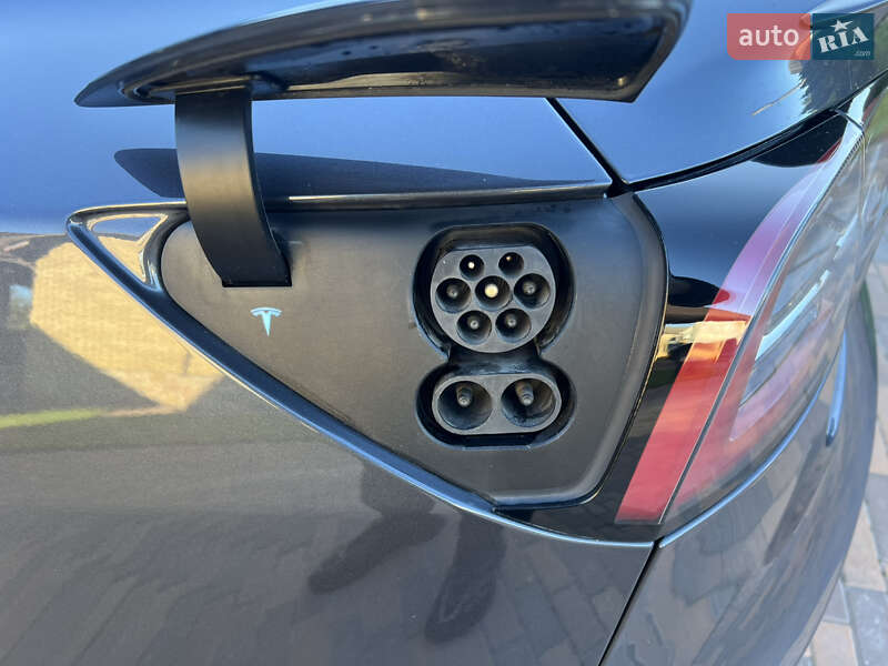 Седан Tesla Model 3 2021 в Житомире