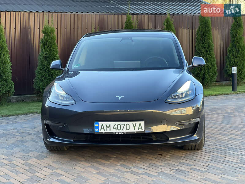 Седан Tesla Model 3 2021 в Житомире
