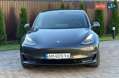 Седан Tesla Model 3 2021 в 