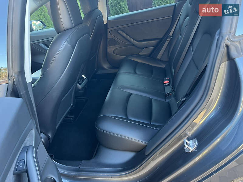 Седан Tesla Model 3 2021 в Житомире