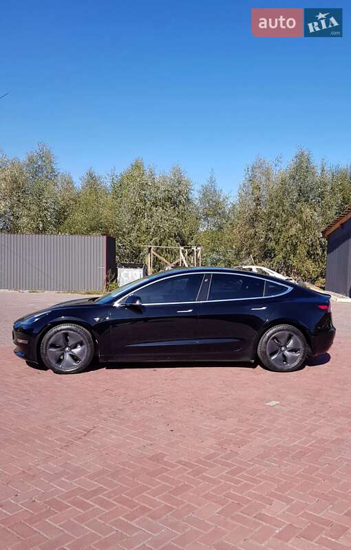 Седан Tesla Model 3 2018 в Рівному