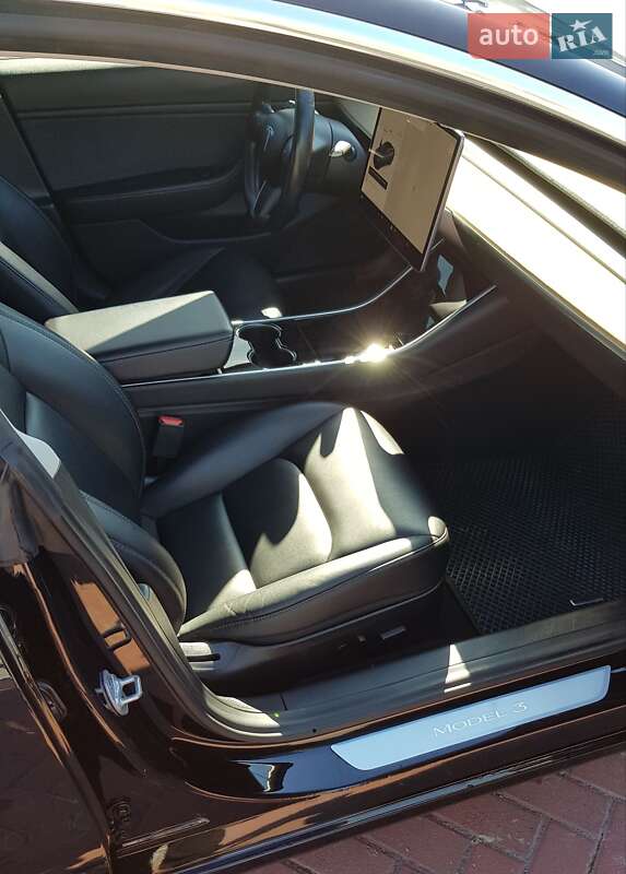 Седан Tesla Model 3 2018 в Рівному