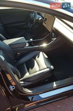 Седан Tesla Model 3 2018 в 