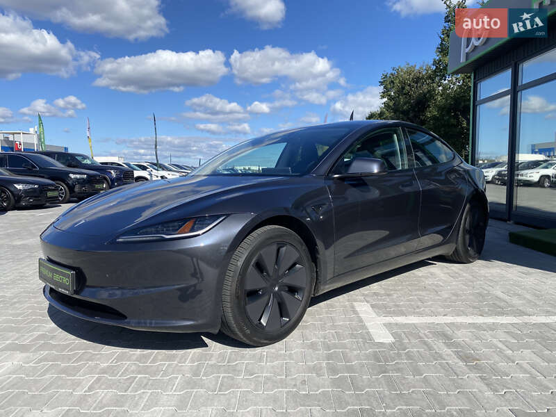 Седан Tesla Model 3 2024 в 