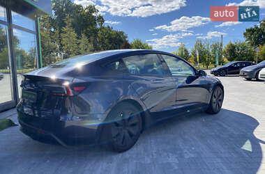 Седан Tesla Model 3 2024 в 