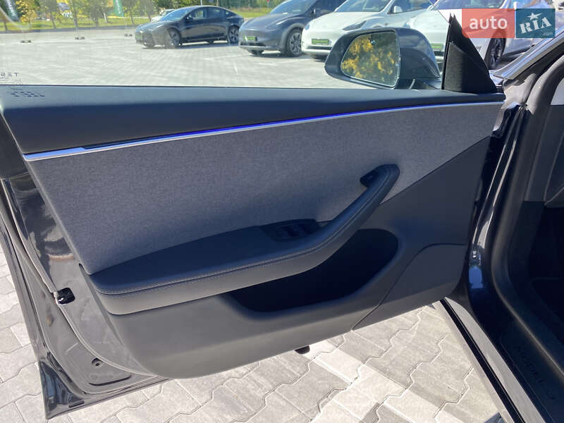 Седан Tesla Model 3 2024 в Києві