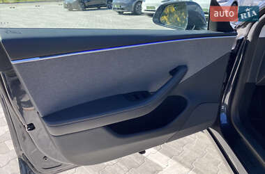 Седан Tesla Model 3 2024 в 