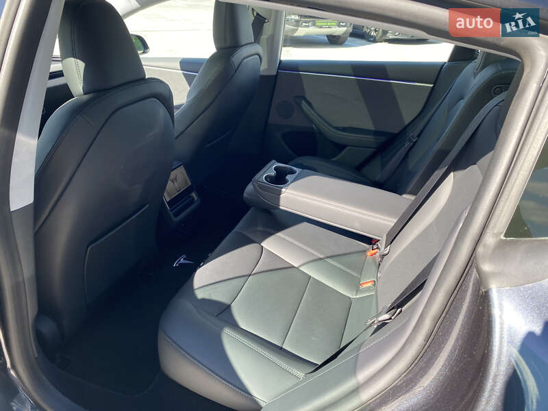 Седан Tesla Model 3 2024 в Києві