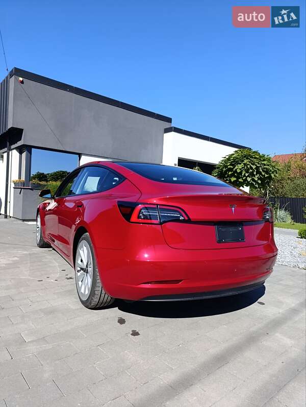 Седан Tesla Model 3 2022 в Стрию