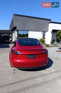 Седан Tesla Model 3 2022 в 