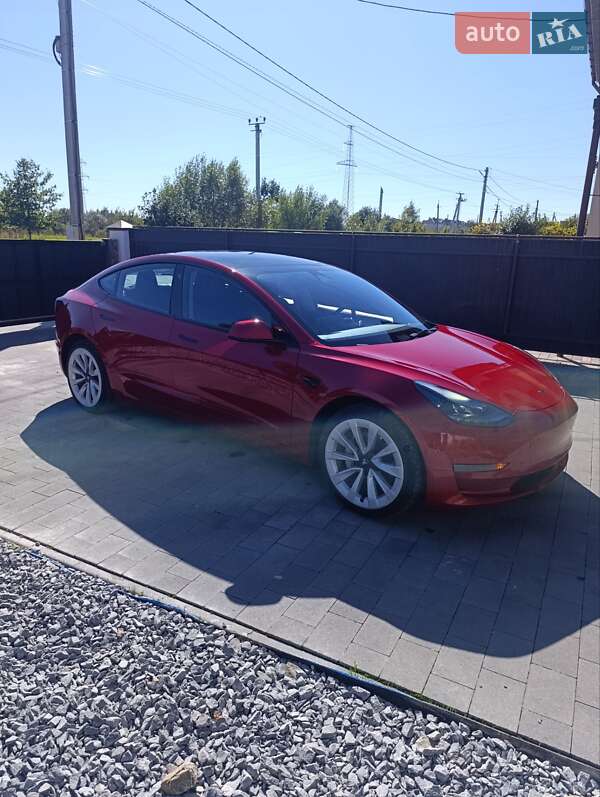 Седан Tesla Model 3 2022 в Стрию
