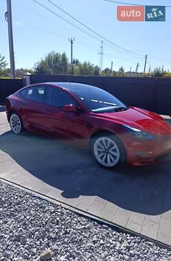 Седан Tesla Model 3 2022 в 