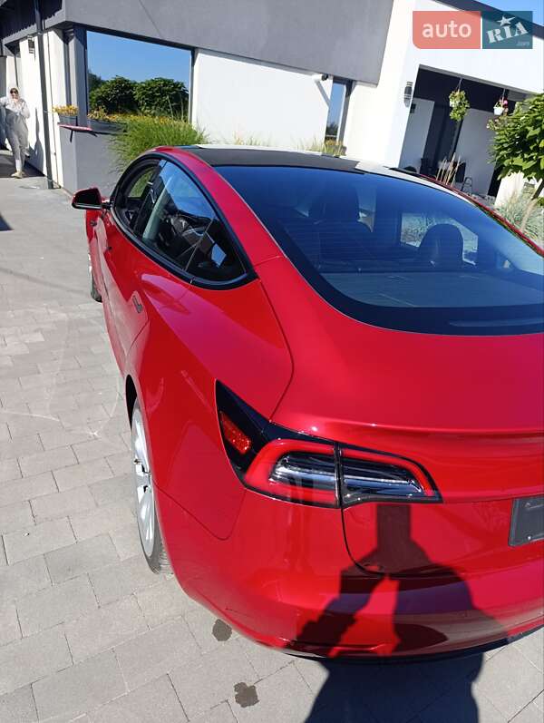 Седан Tesla Model 3 2022 в Стрию