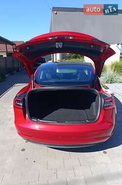Седан Tesla Model 3 2022 в 