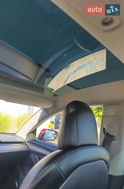 Седан Tesla Model 3 2022 в 