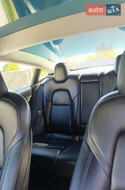 Седан Tesla Model 3 2022 в 