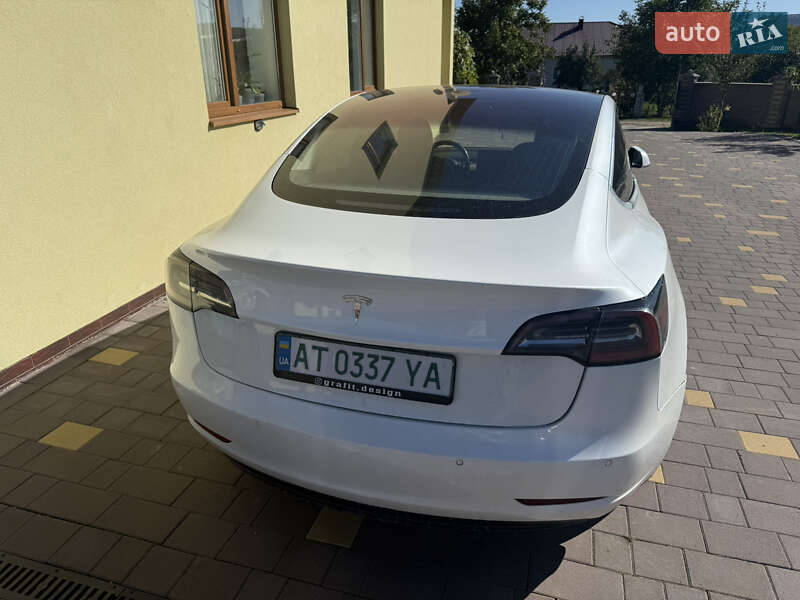 Седан Tesla Model 3 2018 в Івано-Франківську