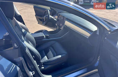 Седан Tesla Model 3 2020 в 