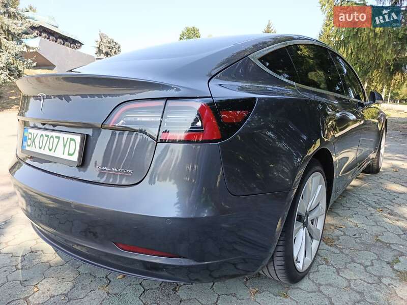 Седан Tesla Model 3 2019 в Дубно