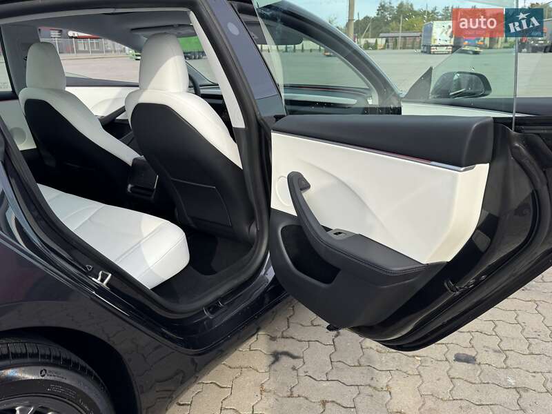 Седан Tesla Model 3 2024 в Рівному