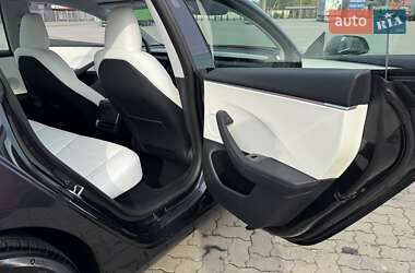 Седан Tesla Model 3 2024 в 
