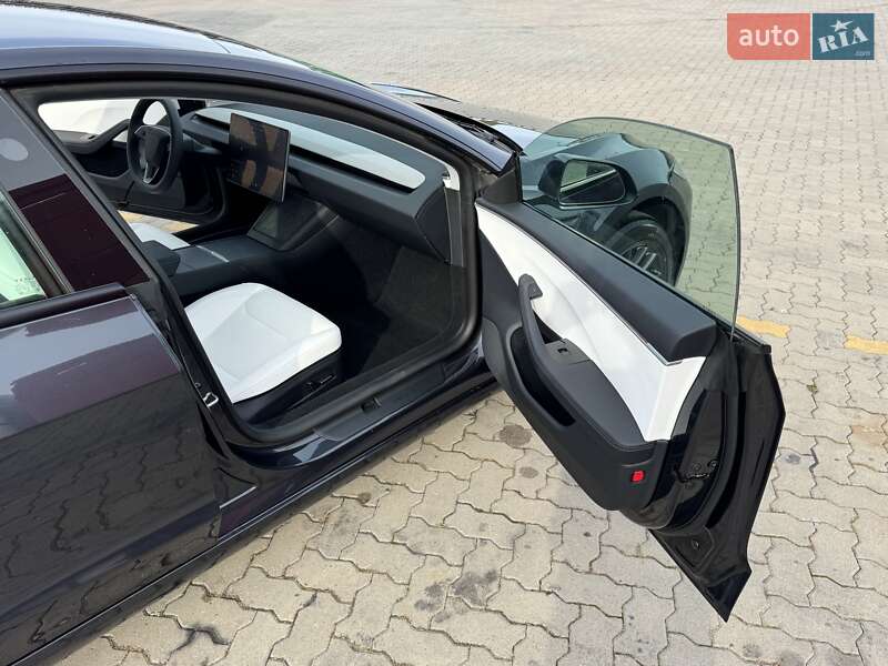 Седан Tesla Model 3 2024 в Рівному