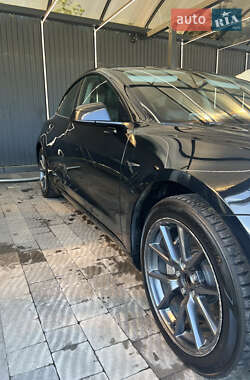 Седан Tesla Model 3 2022 в 