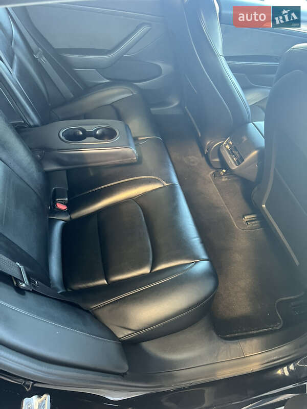 Седан Tesla Model 3 2022 в Ужгороде