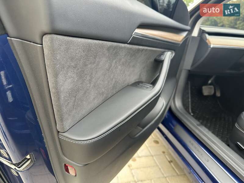 Седан Tesla Model 3 2023 в Сумах