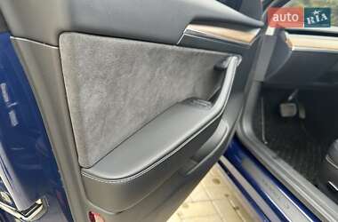 Седан Tesla Model 3 2023 в 