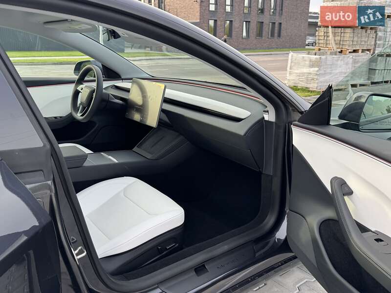 Седан Tesla Model 3 2024 в Рівному