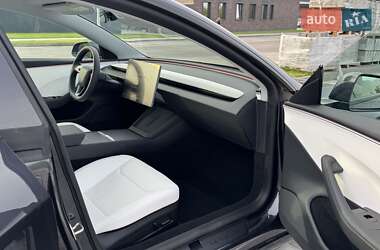 Седан Tesla Model 3 2024 в 