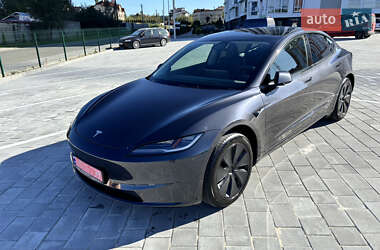 Седан Tesla Model 3 2024 в 