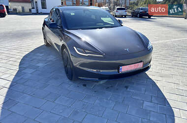 Седан Tesla Model 3 2024 в 