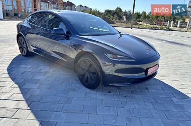 Седан Tesla Model 3 2024 в 