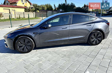 Седан Tesla Model 3 2024 в 
